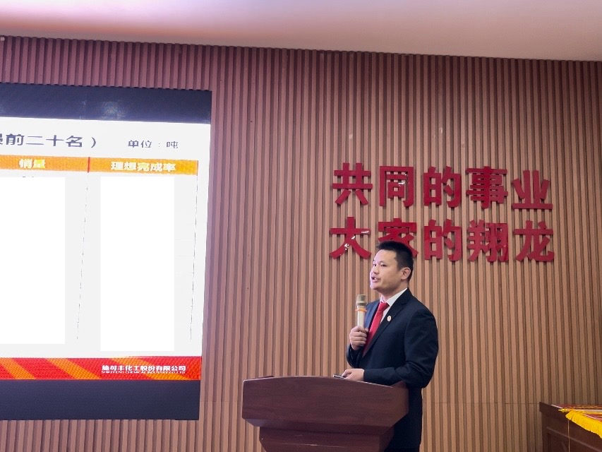 李老師數據分析特寫.jpg